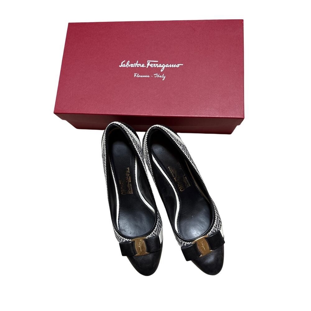 Salvatore Ferragamo Eloisa Bow Pumps Black Cream Woven 9B $1050 - Picture 2 of 10